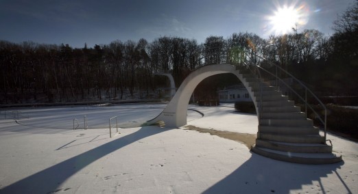 Selbst im Winter macht das Waldbad einen schönen Eindruck. Foto: Oliver Bauer.
