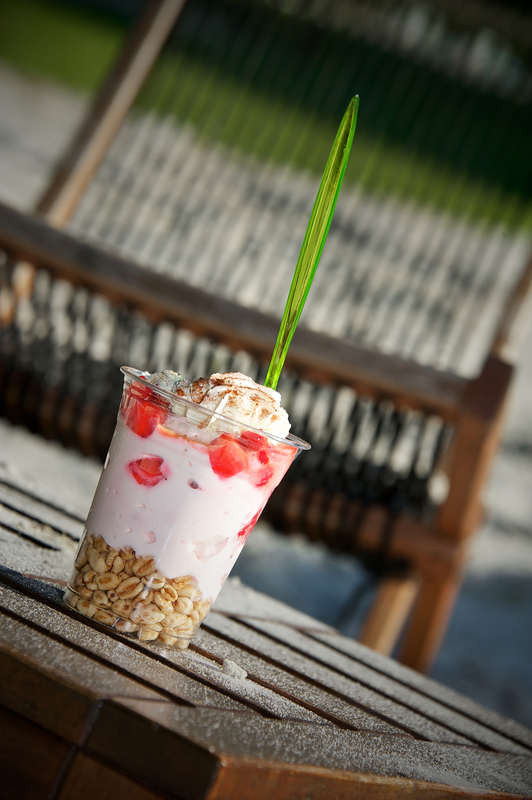 Quarkfruchtbecher im Pavillon im Waldbad Birkerteich © Foto Heiko Hinze