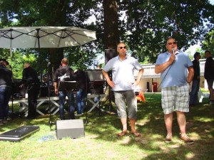 Henry Walter begrüßt die Gäste zum 10.Bürgerfrühstück im Waldbad - Foto Heiko Hinze